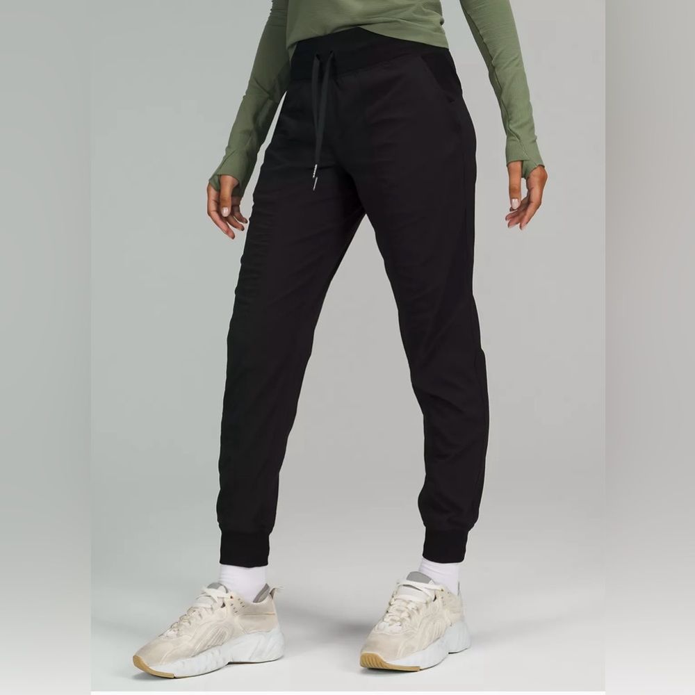 Lululemon dance studio jogger size 2…used but in great condition